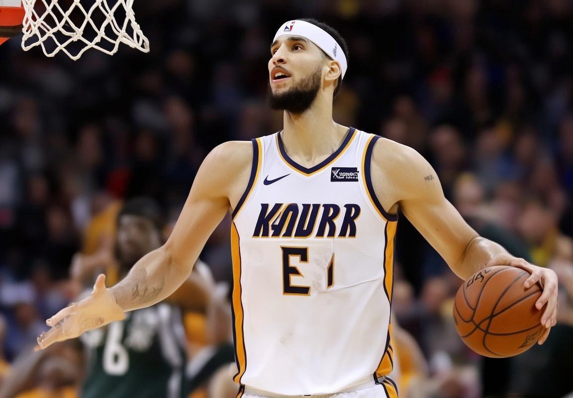 明尼苏达森林狼逆转密尔沃基雄鹿：安东尼·爱德华兹关键爆发，鲁迪·戈贝尔创纪录，凯尔·库兹马空砍两双